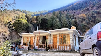 tirthan stone age inn