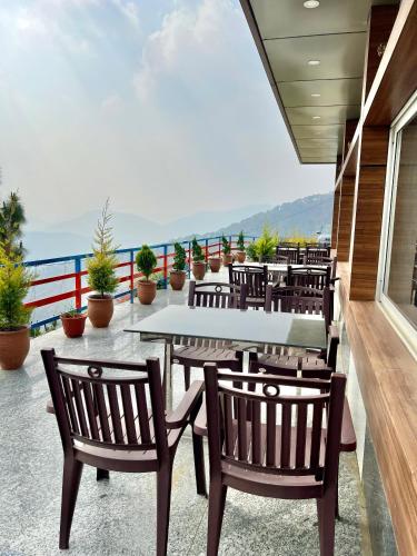 dhurva hotel and resort