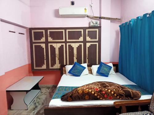 Shristi Home Stay,,2 star