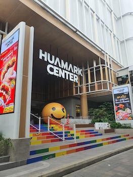 the quarter ramkhamhaeng by uhg