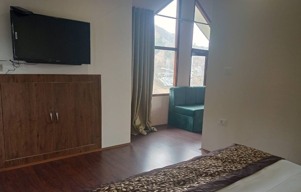 hotel apple view narkanda