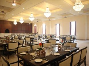 hotel raj vilas the palace