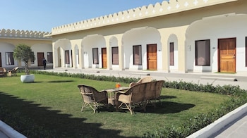 hotel raj vilas the palace