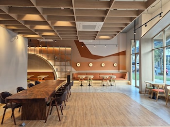 The Publyc Hotel,,2 star