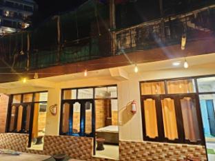 Rising View Hills,,2 star