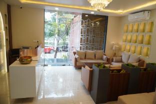 The Hidden Door,,3 star