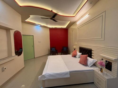 The Noor House,Taj East Gate Rd 63,3 star