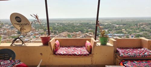 nomadic backpackers hostel