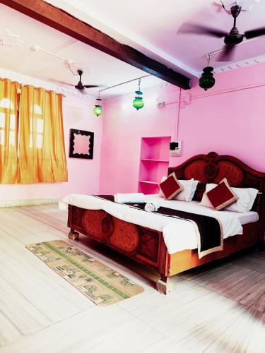 nomadic backpackers hostel