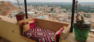 nomadic backpackers hostel