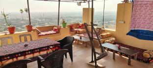 nomadic backpackers hostel