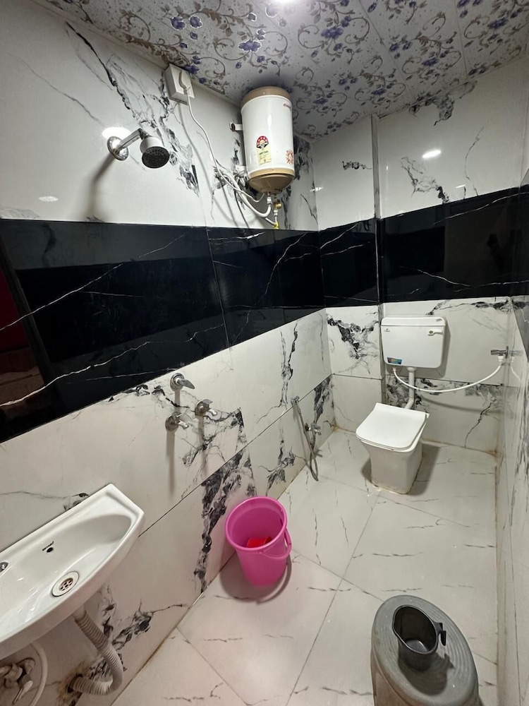 hotel gurukripa guest house