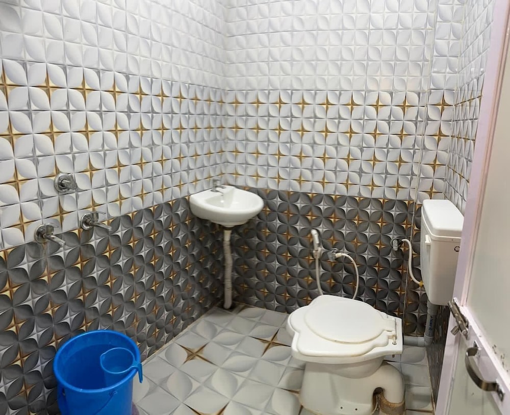 hotel gurukripa guest house