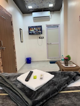 hotel gurukripa guest house