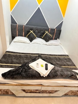 hotel gurukripa guest house