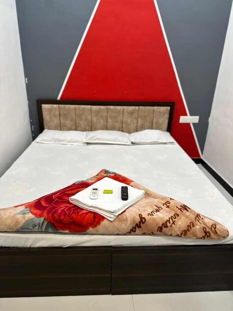 hotel gurukripa guest house