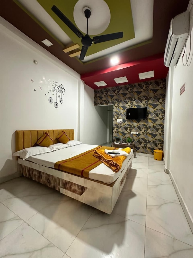 hotel gurukripa guest house