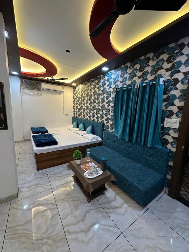 hotel gurukripa guest house