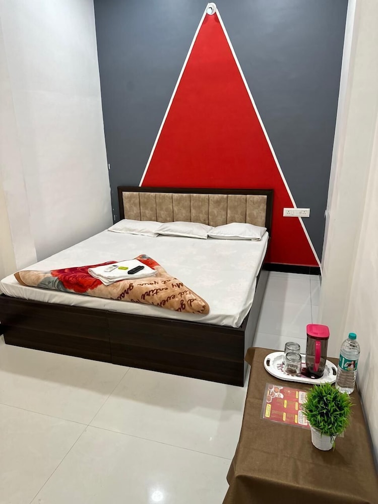 hotel gurukripa guest house