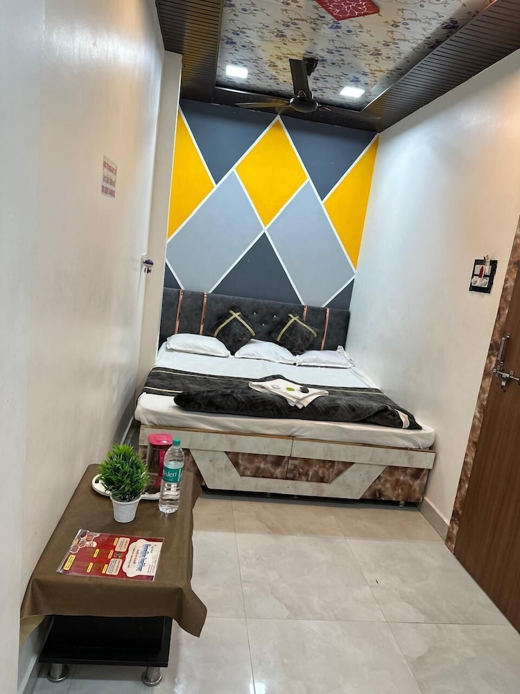 hotel gurukripa guest house