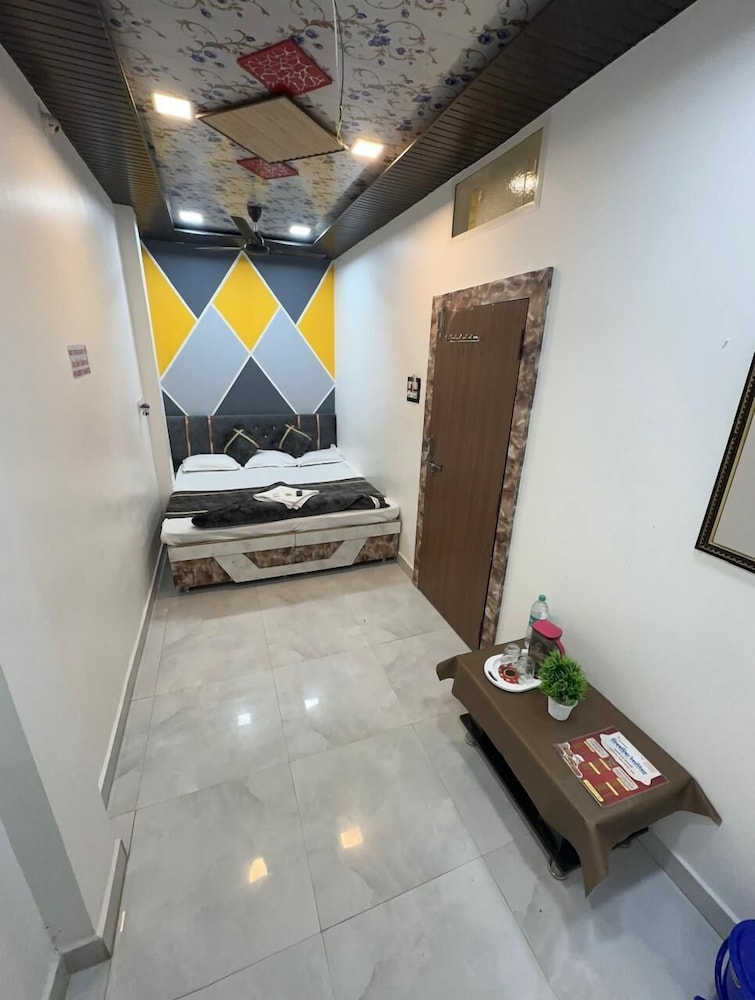 hotel gurukripa guest house