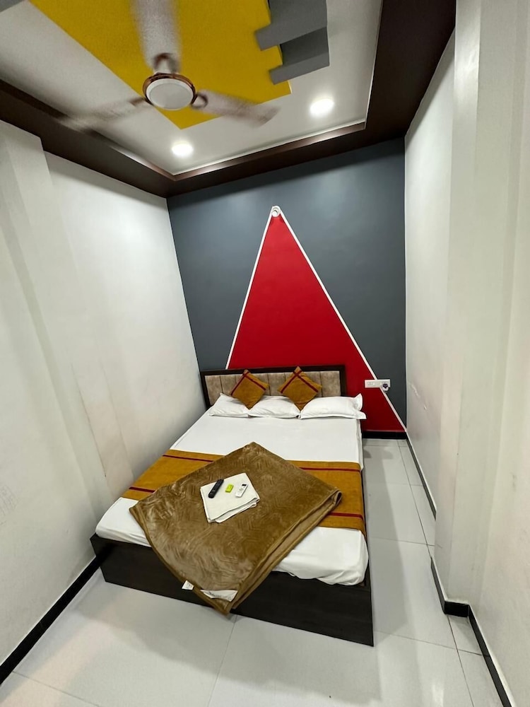 hotel gurukripa guest house