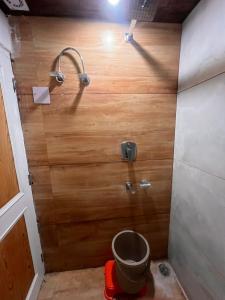 the venus live like a local