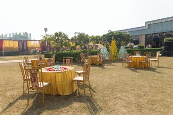 royal mansion lawns