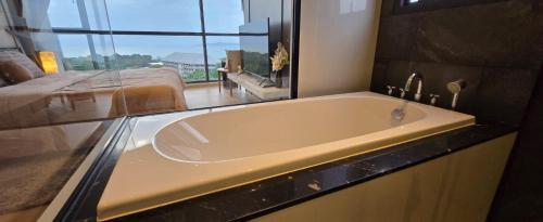luxury 2 bed room sea view best location