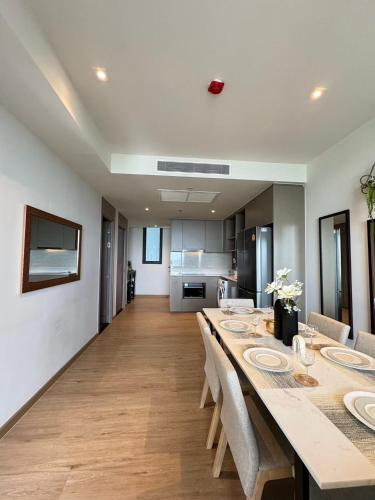 luxury 2 bed room sea view best location
