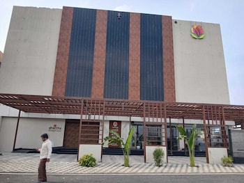 hotel tulips inn by vkg