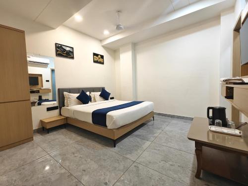 the sky comfort hotel krisha dwarka