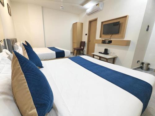 the sky comfort hotel krisha dwarka