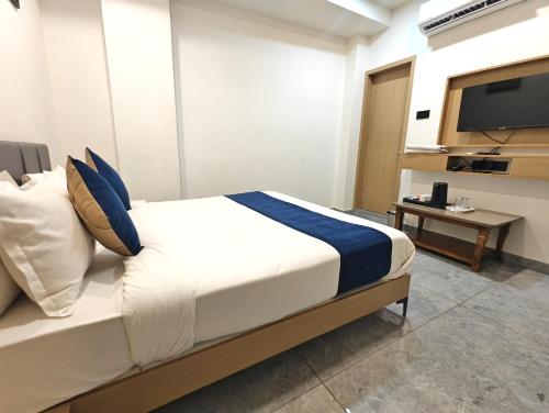 the sky comfort hotel krisha dwarka