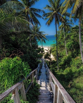 the taksim patong beach hotel