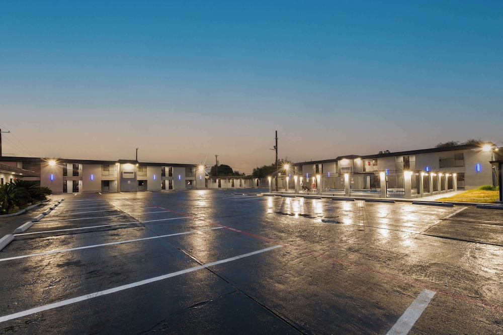 guesthouse extended stay laredo