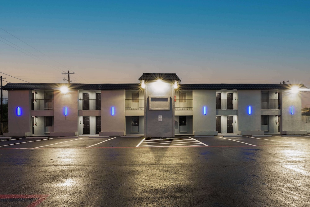 guesthouse extended stay laredo