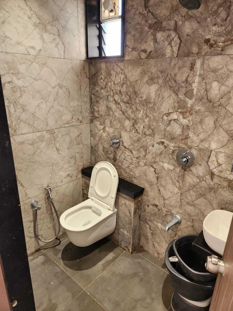 shivam hotel madhavpur