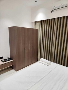 shivam hotel madhavpur