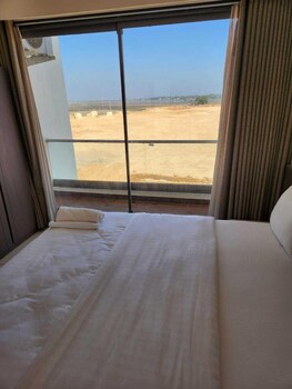 shivam hotel madhavpur