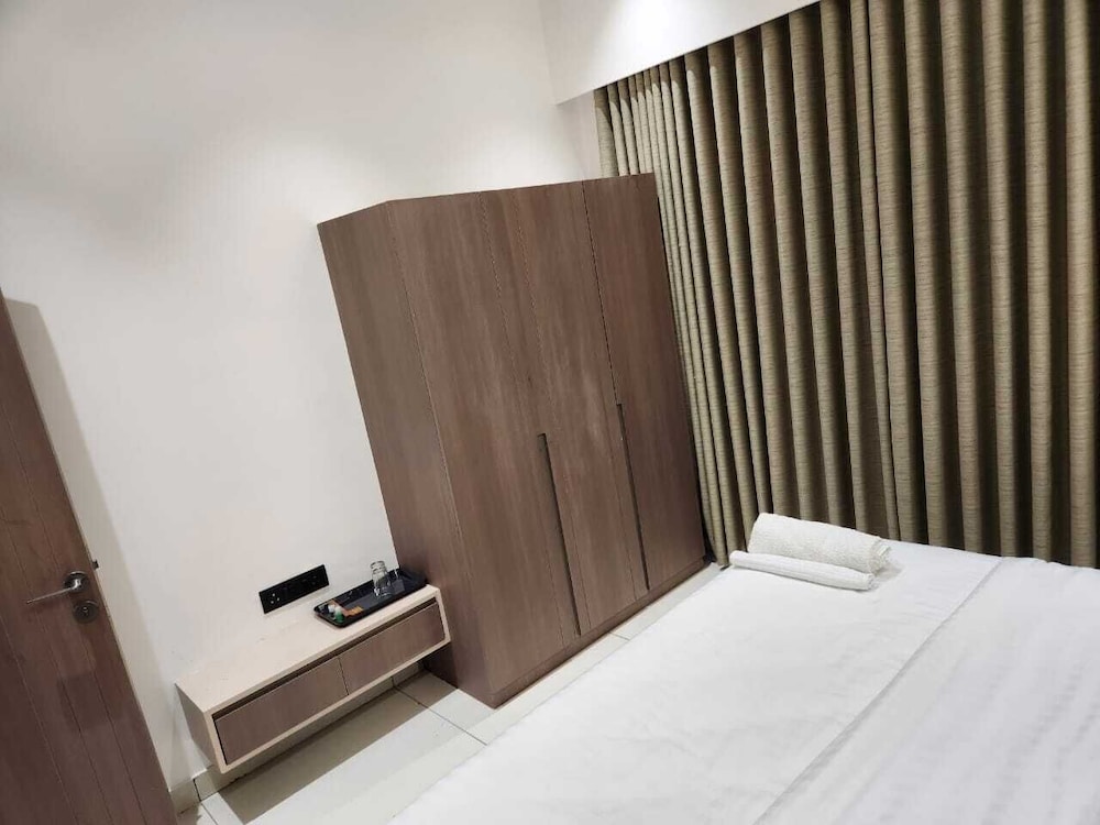 shivam hotel madhavpur