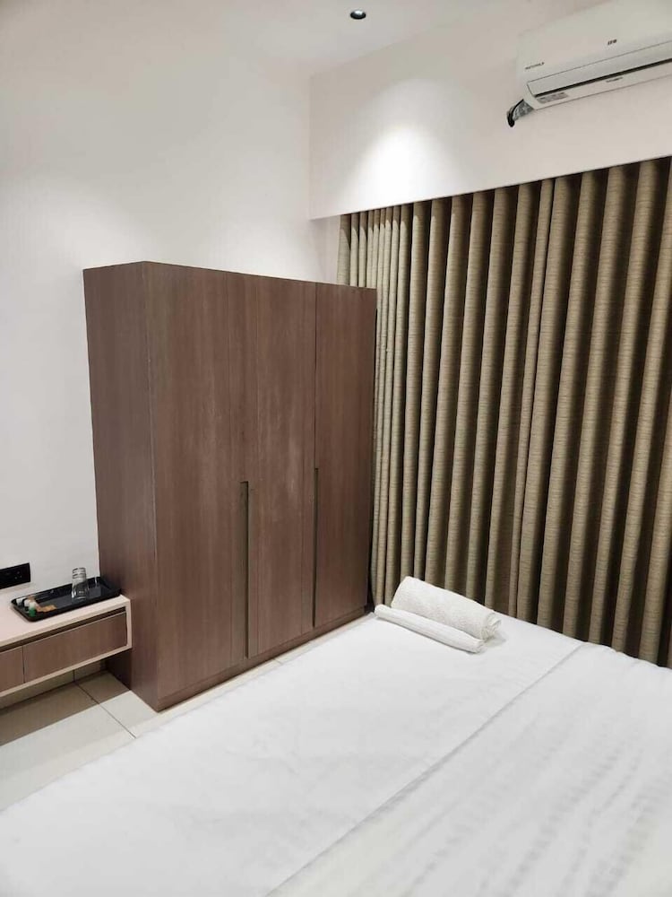 shivam hotel madhavpur