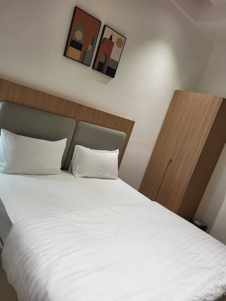 shivam hotel madhavpur