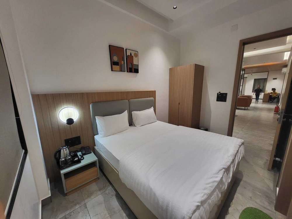 shivam hotel madhavpur