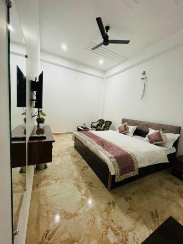 Ravindra Geeta Inn,,2 star