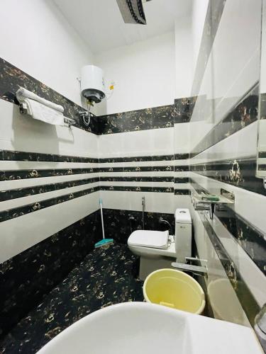 Ravindra Geeta Inn,,2 star