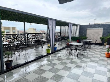 sunroof hotel and rooftop kitchen