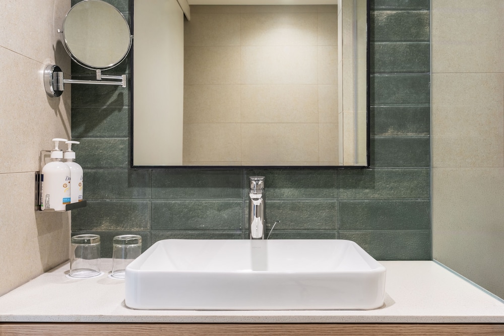 holiday inn gurgaon nh8 by ihg