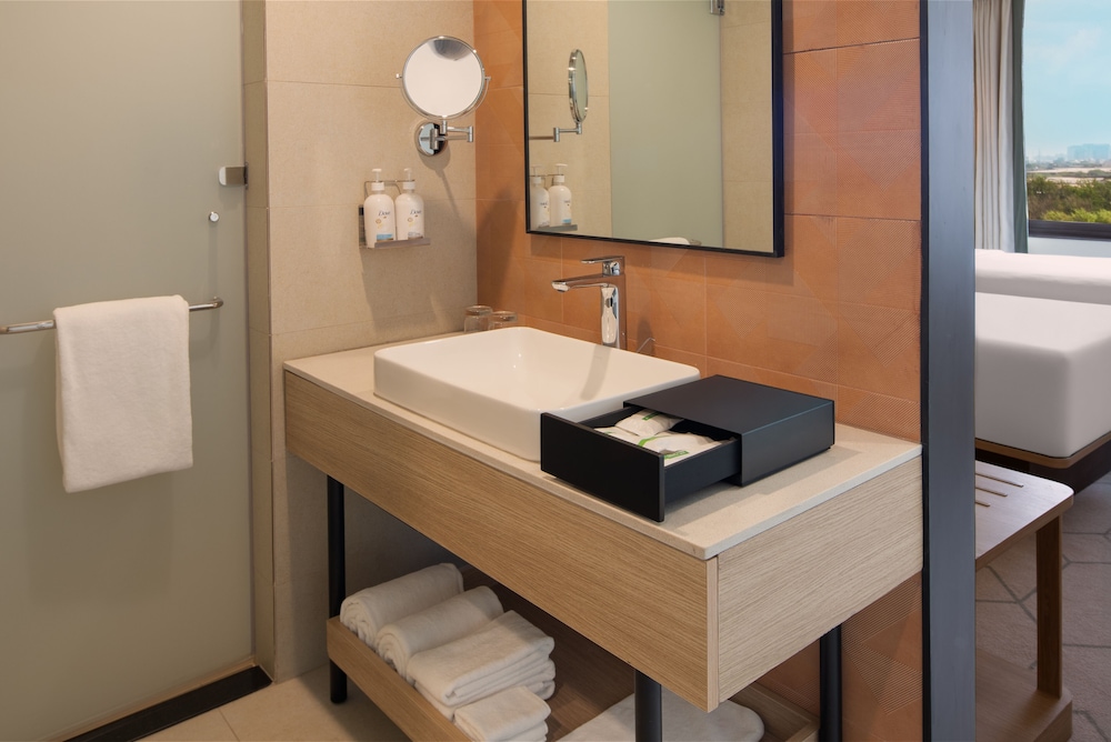 holiday inn gurgaon nh8 by ihg