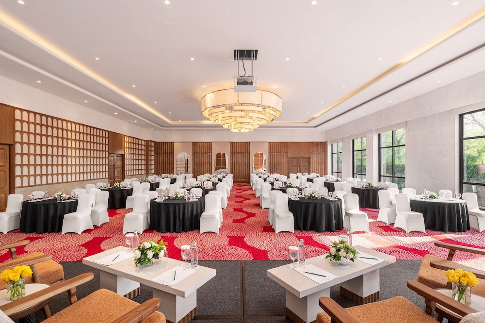 holiday inn gurgaon nh8 by ihg